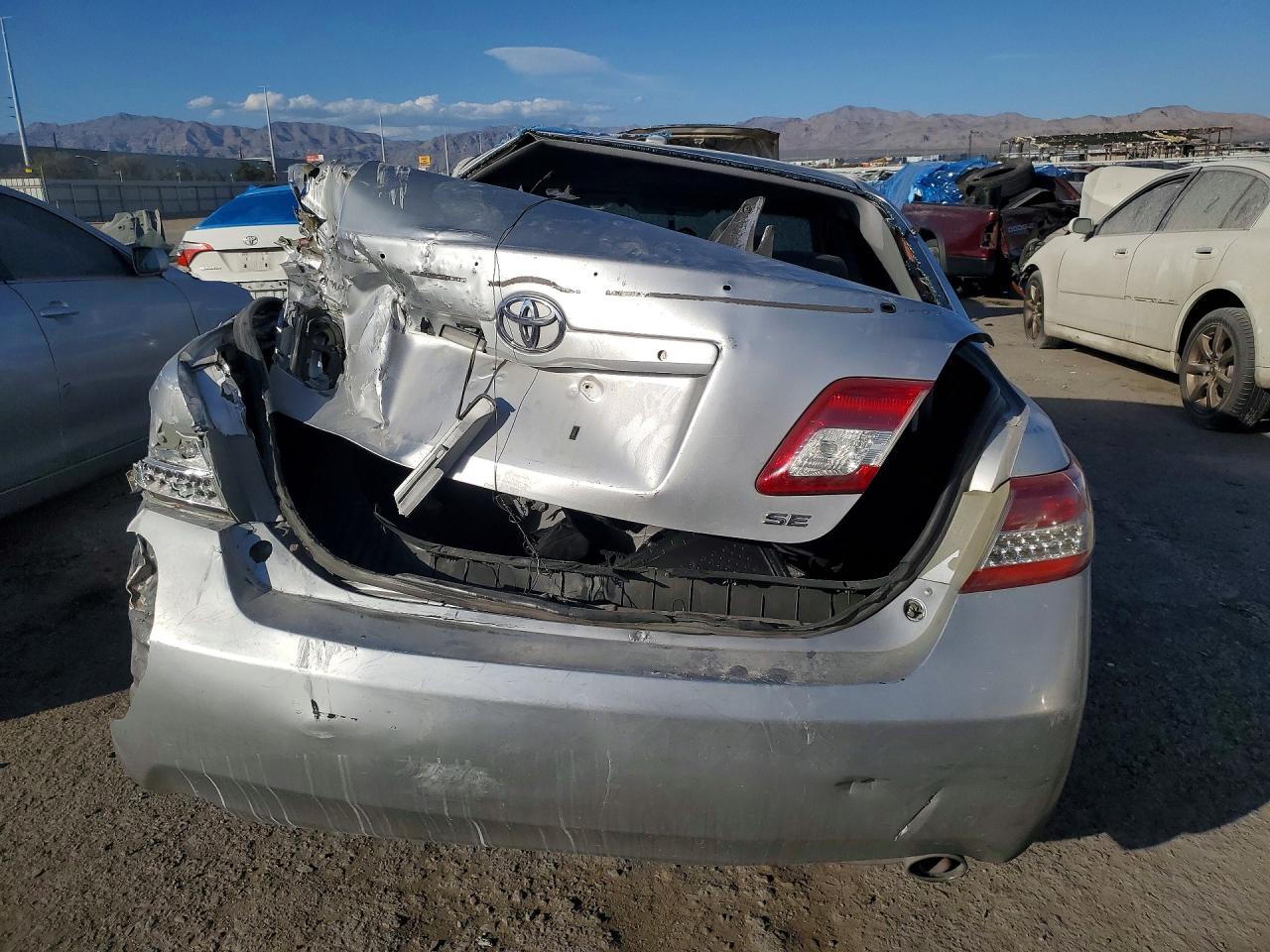 2010 TOYOTA CAMRY SE photo 6