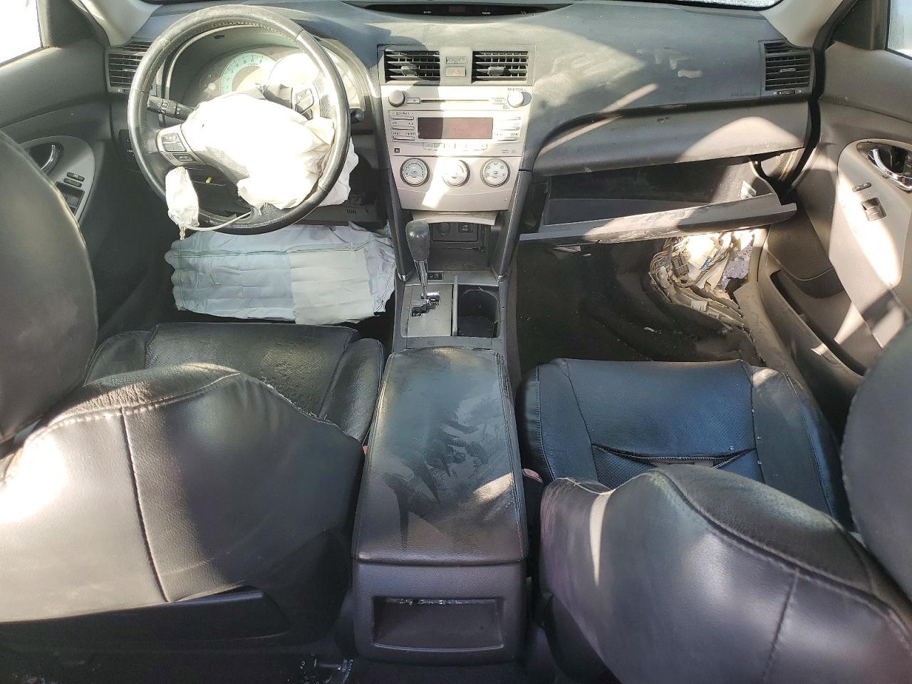 2010 TOYOTA CAMRY SE photo 8
