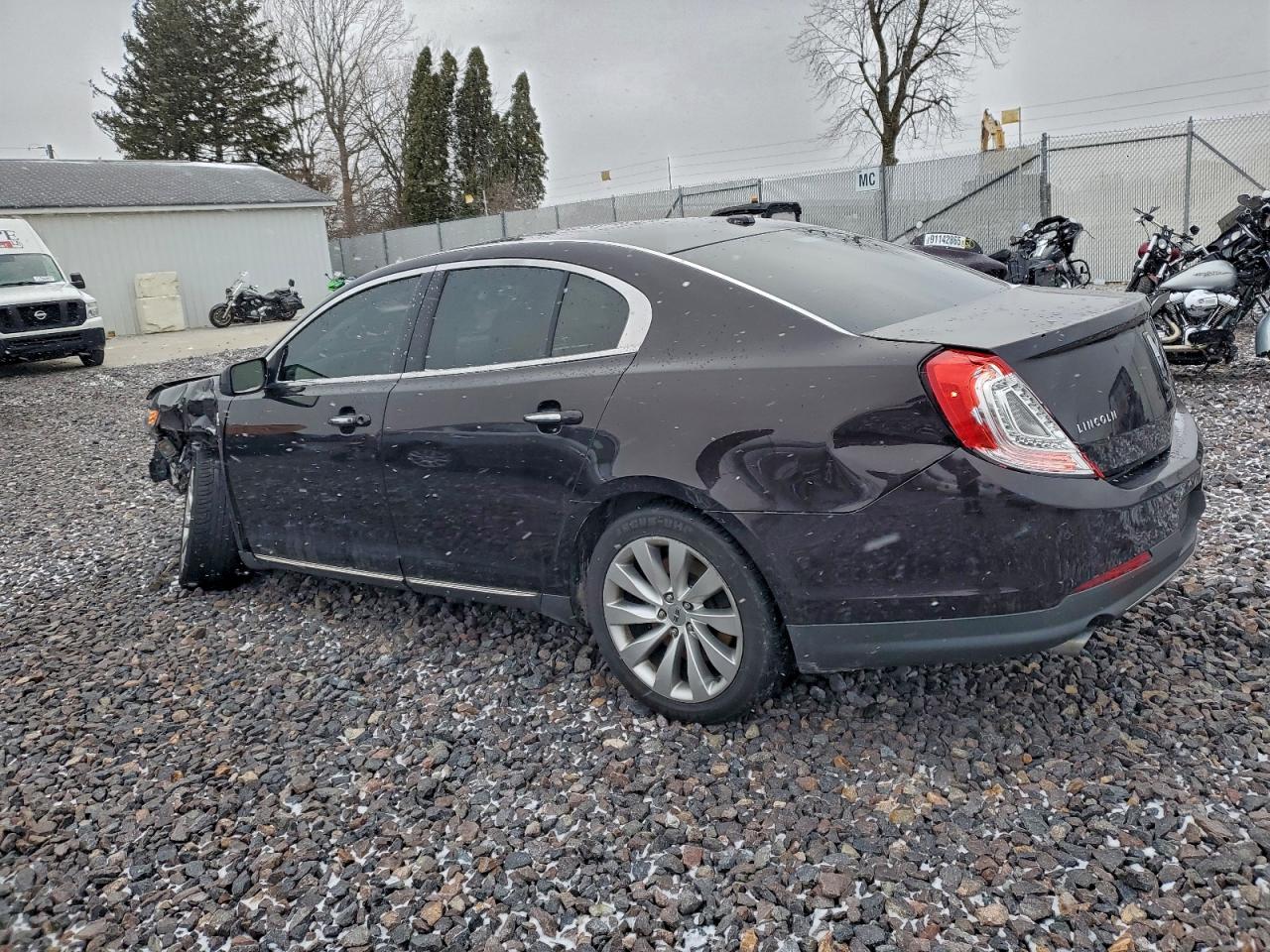 2013 LINCOLN MKS photo 2