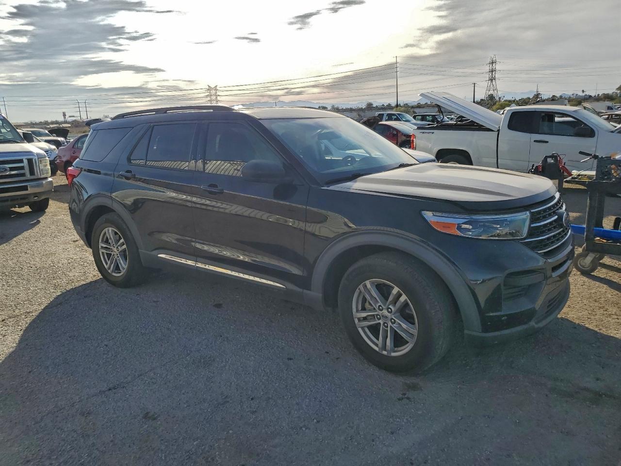 2021 FORD EXPLORER XLT photo 4