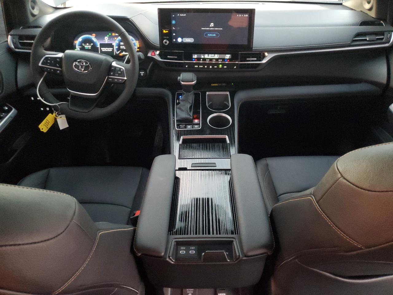 2025 TOYOTA SIENNA XSE photo 8