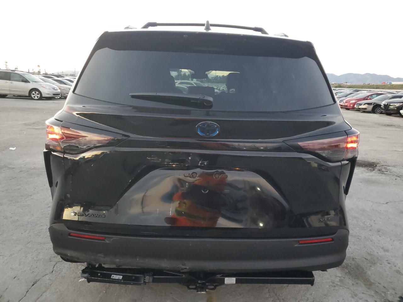 2025 TOYOTA SIENNA XSE photo 6