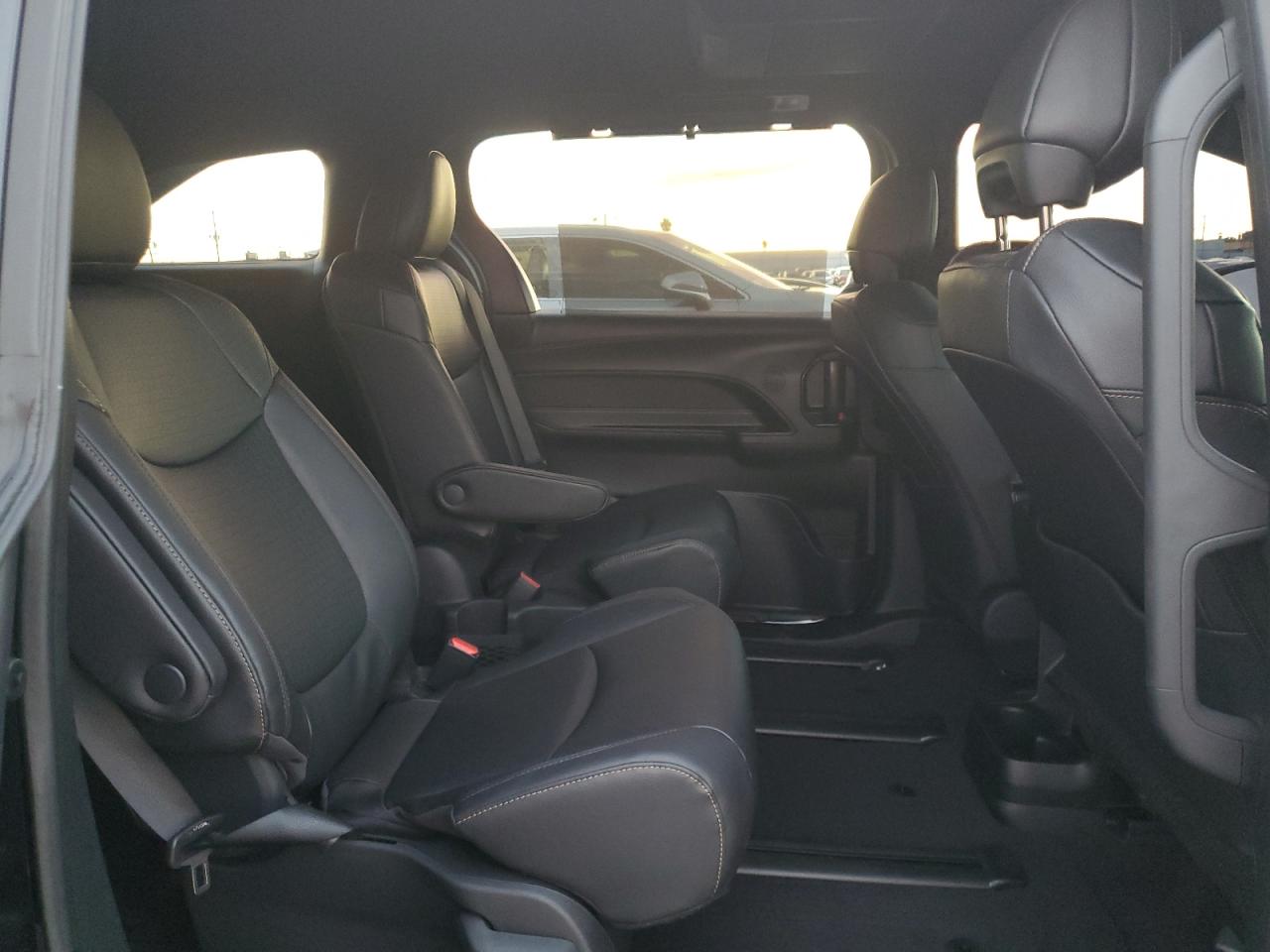 2025 TOYOTA SIENNA XSE photo 11