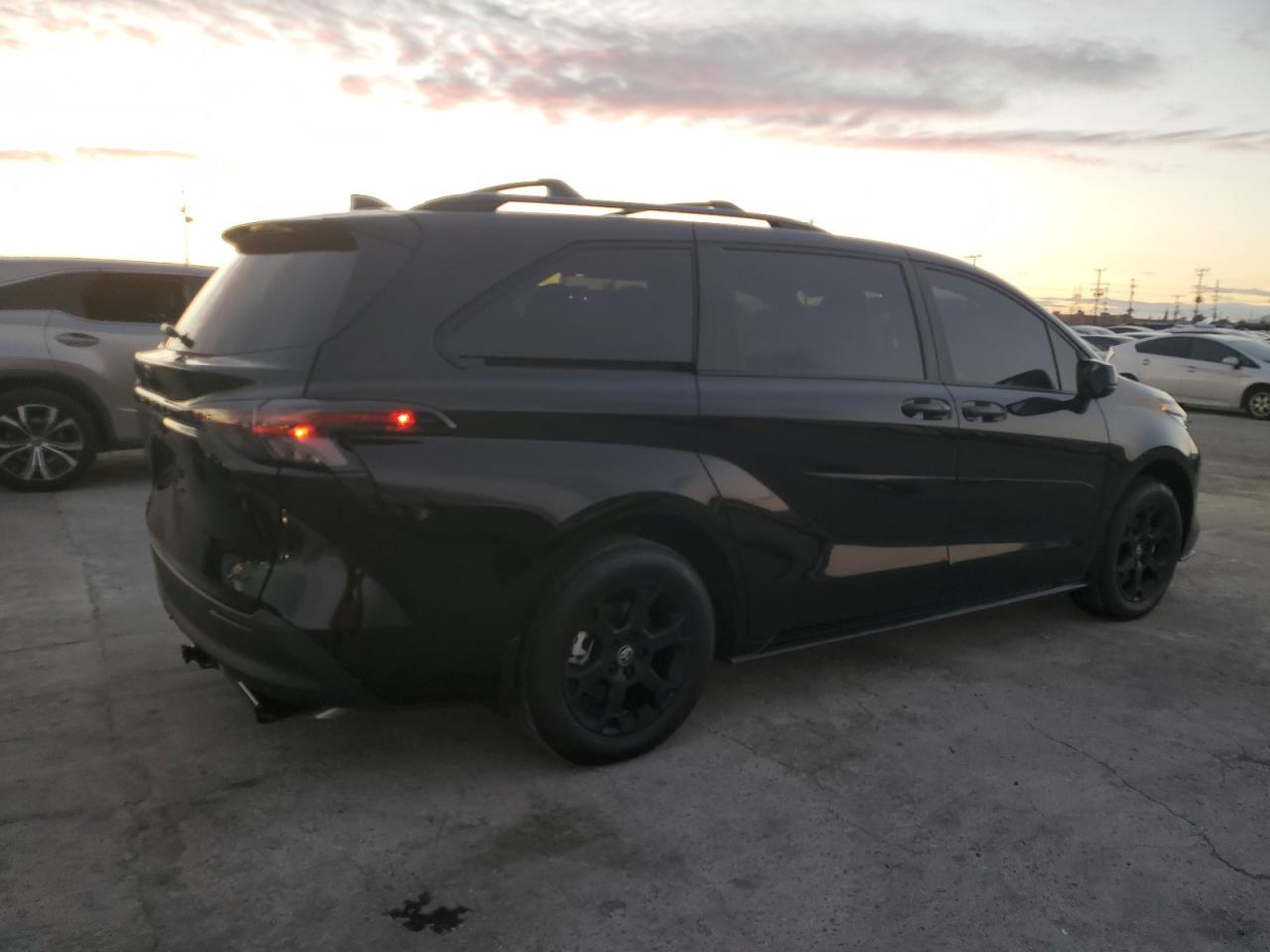 2025 TOYOTA SIENNA XSE photo 3