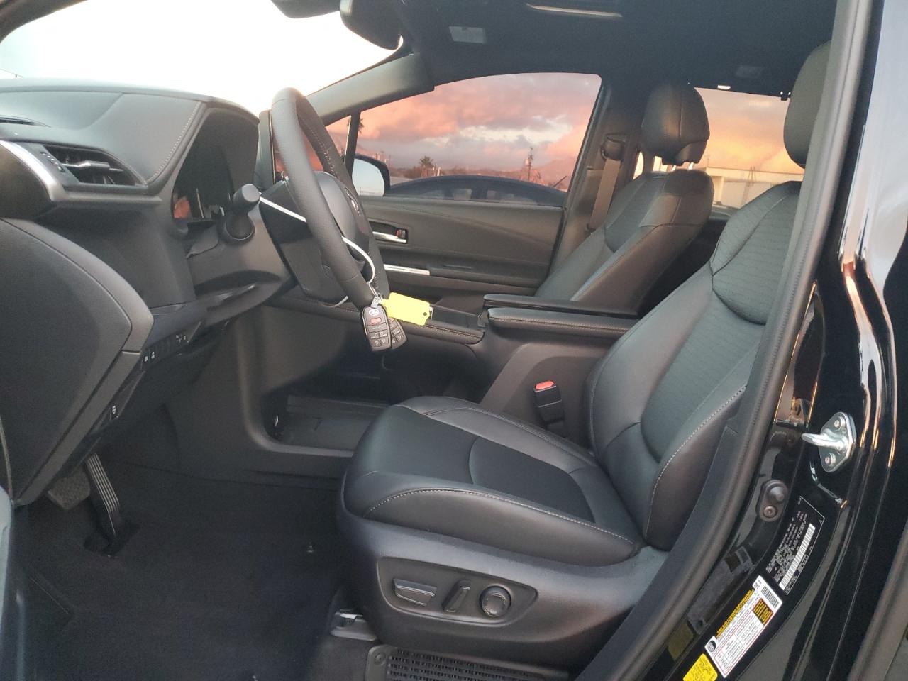 2025 TOYOTA SIENNA XSE photo 7