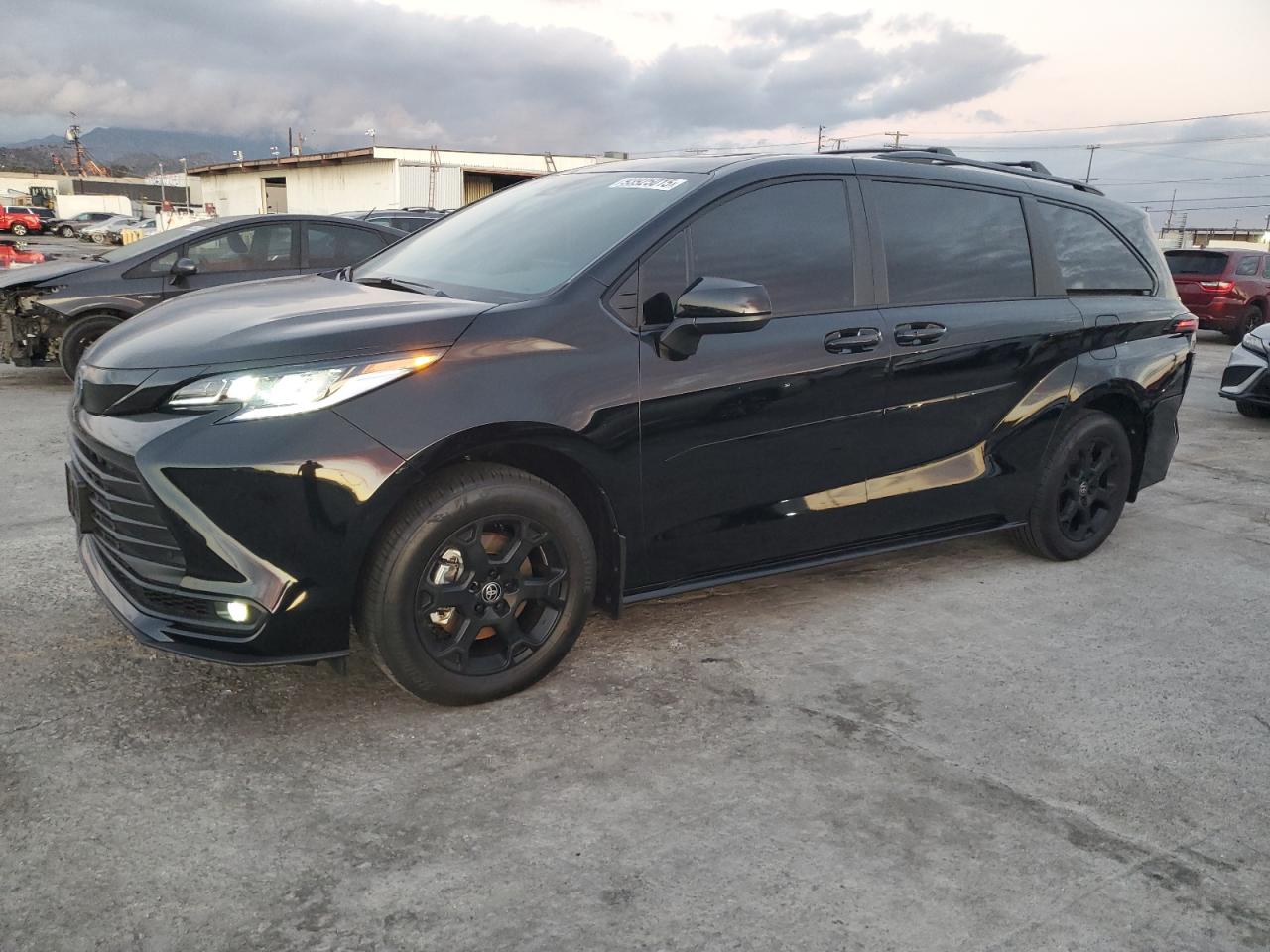 2025 TOYOTA SIENNA