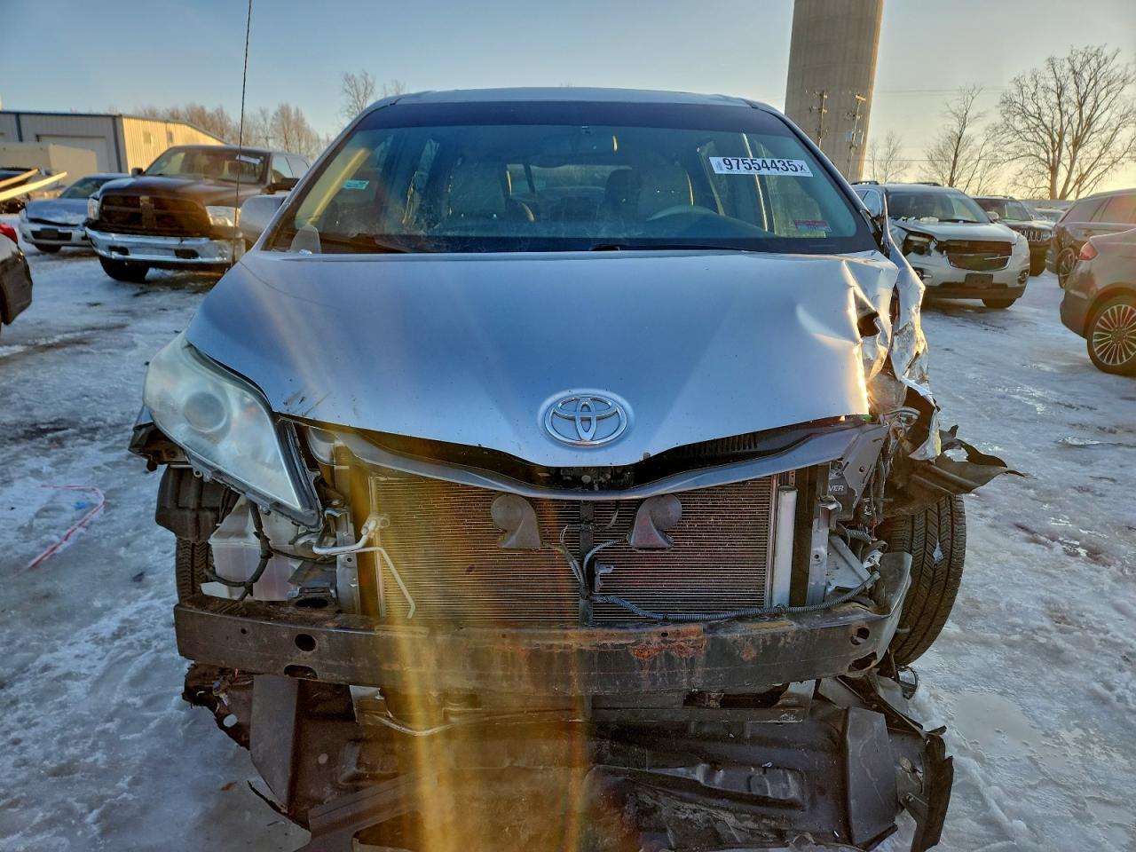 2013 TOYOTA SIENNA XLE photo 5