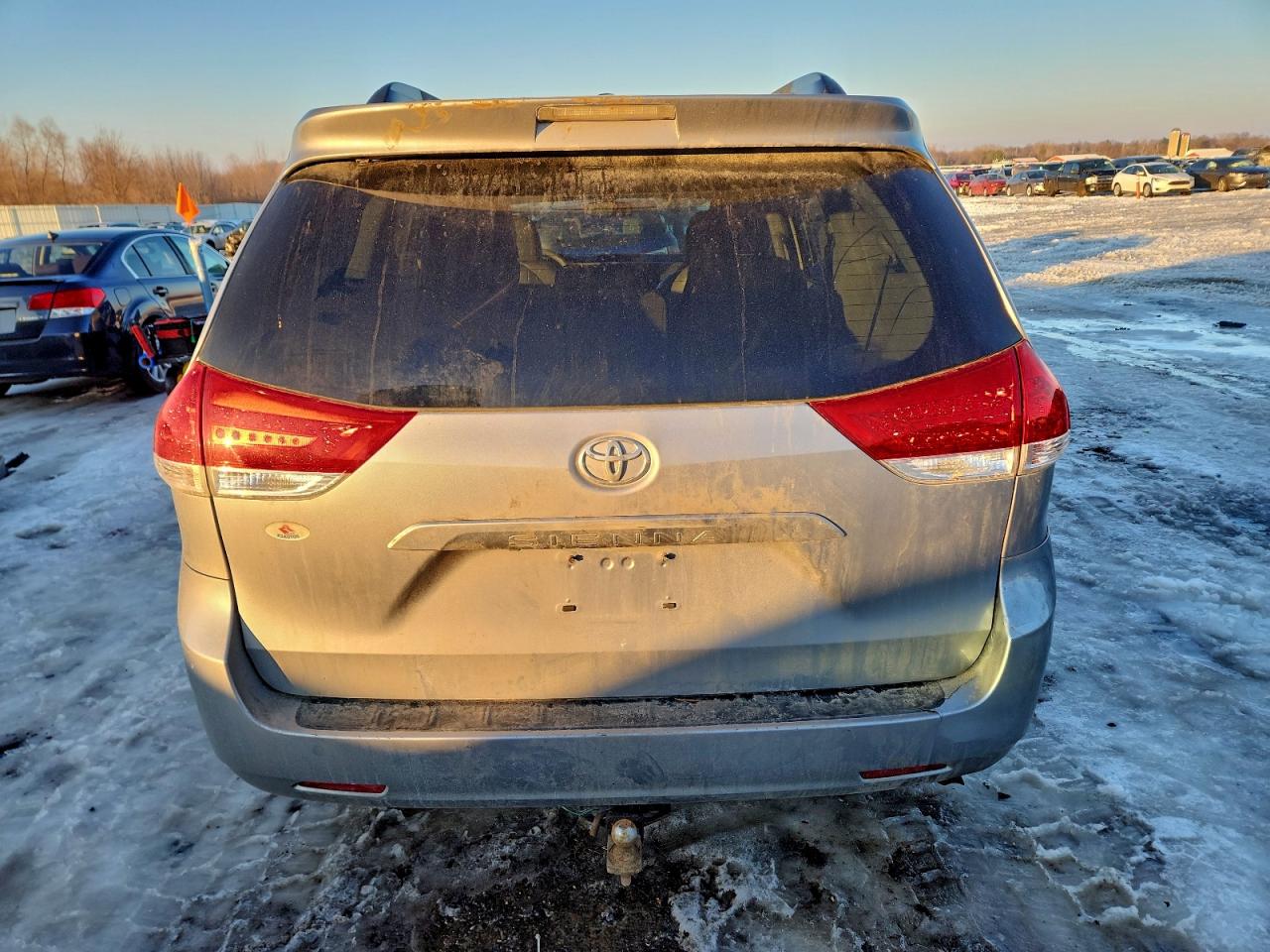 2013 TOYOTA SIENNA XLE photo 6