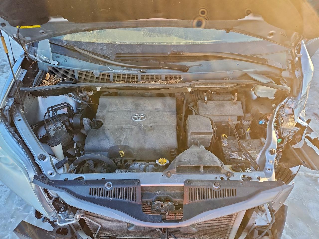 2013 TOYOTA SIENNA XLE photo 12