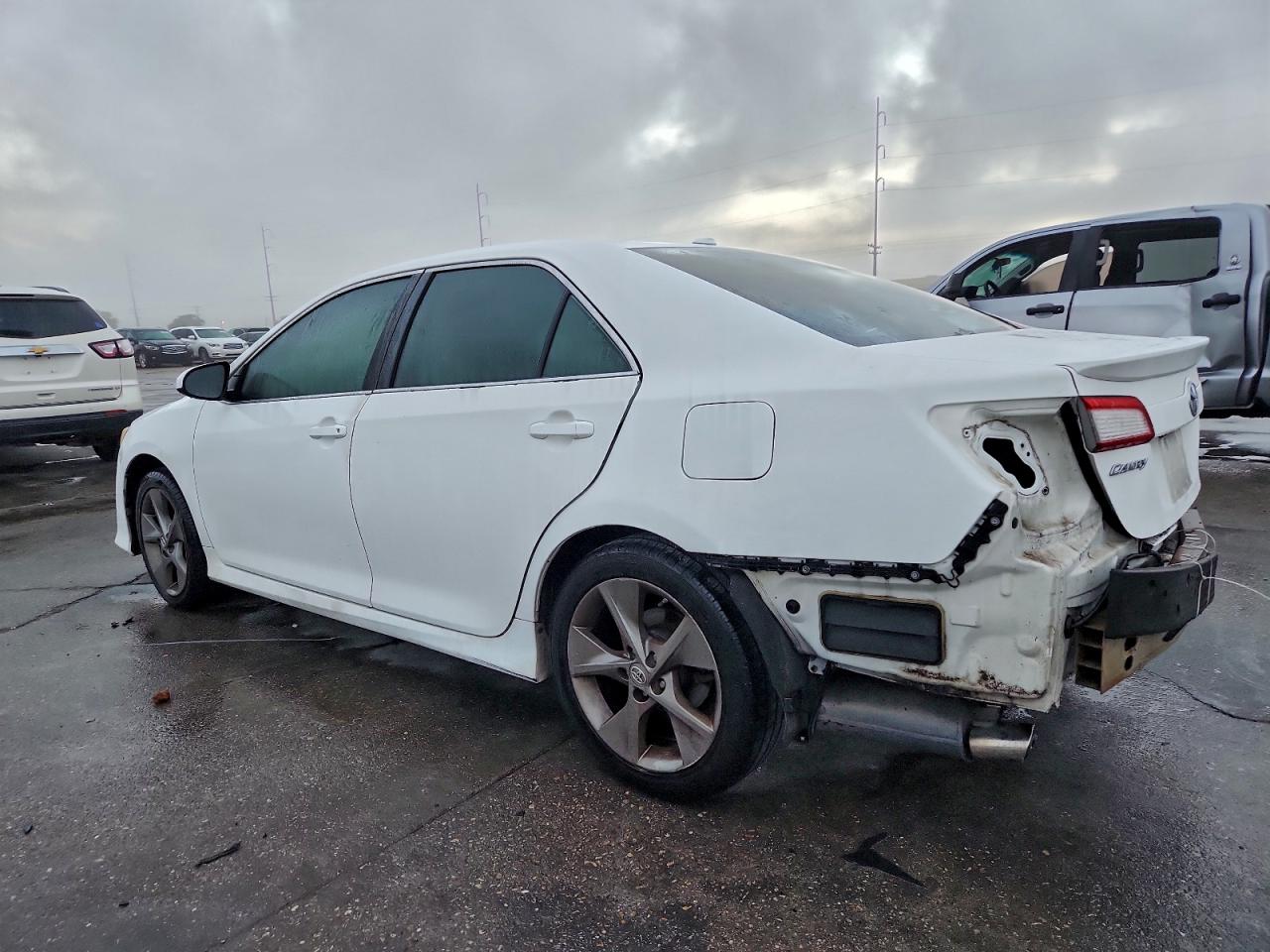 2012 TOYOTA CAMRY SE photo 2