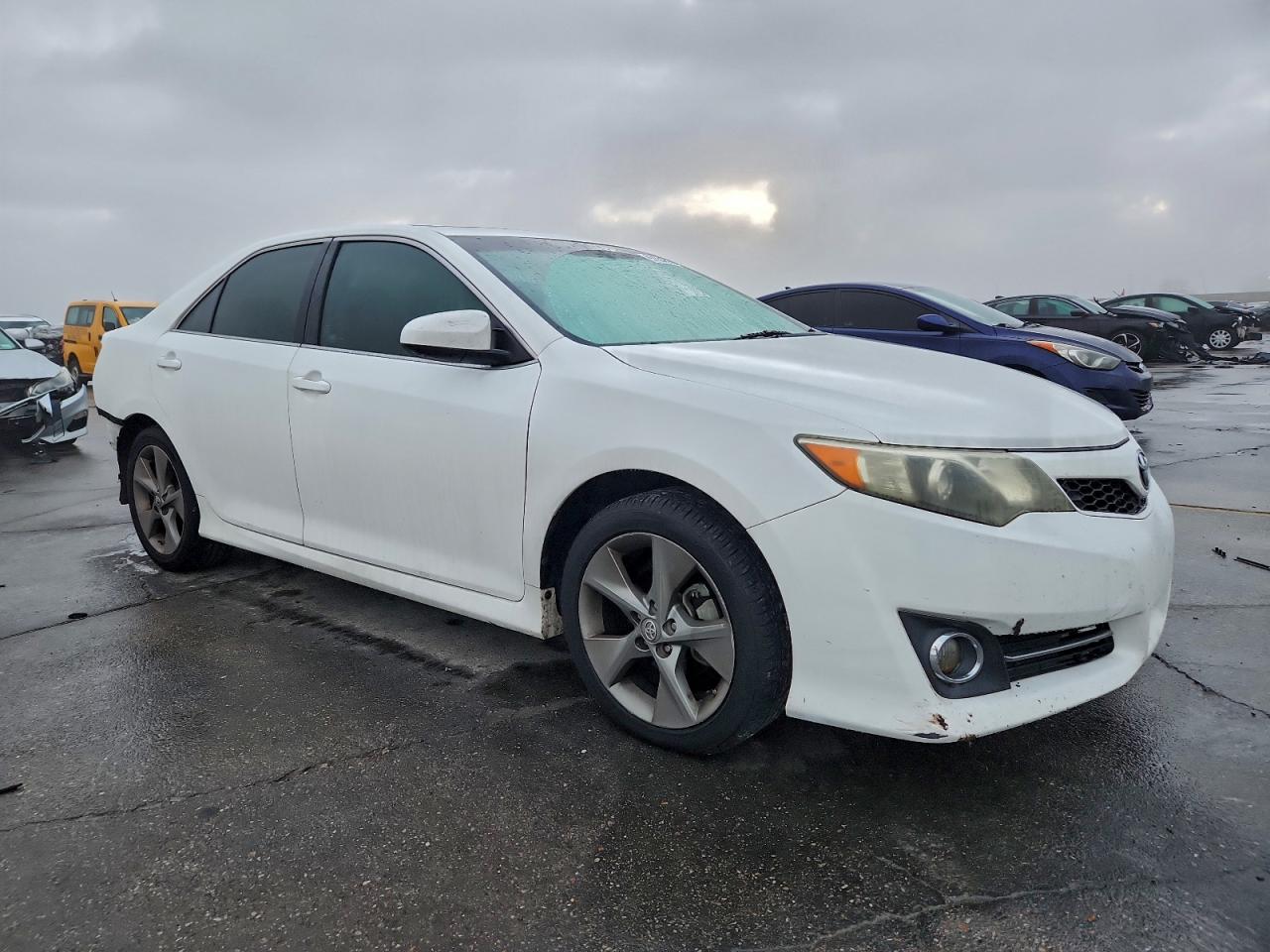 2012 TOYOTA CAMRY SE photo 4