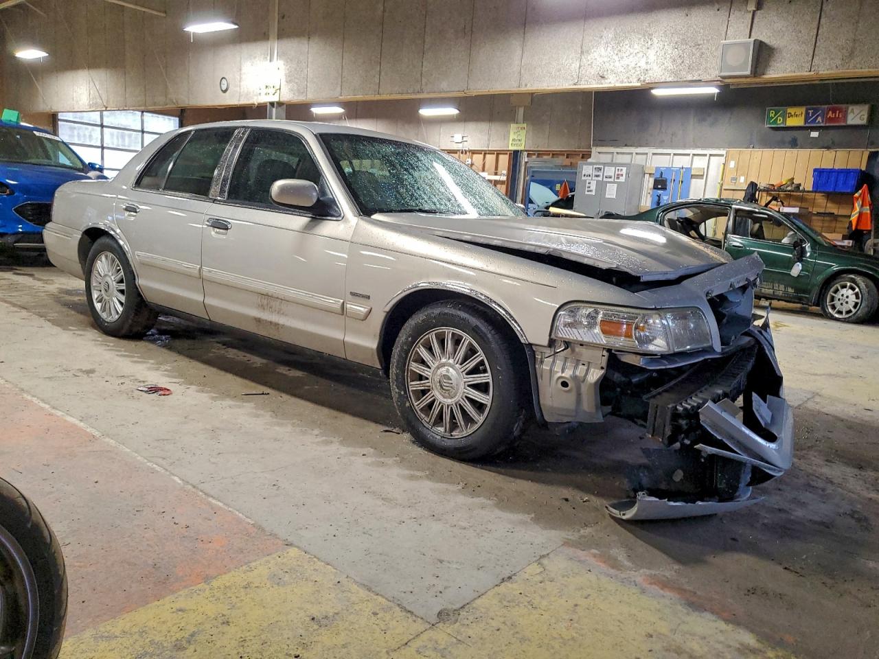 2010 MERCURY GRAND MARQUIS LS photo 4