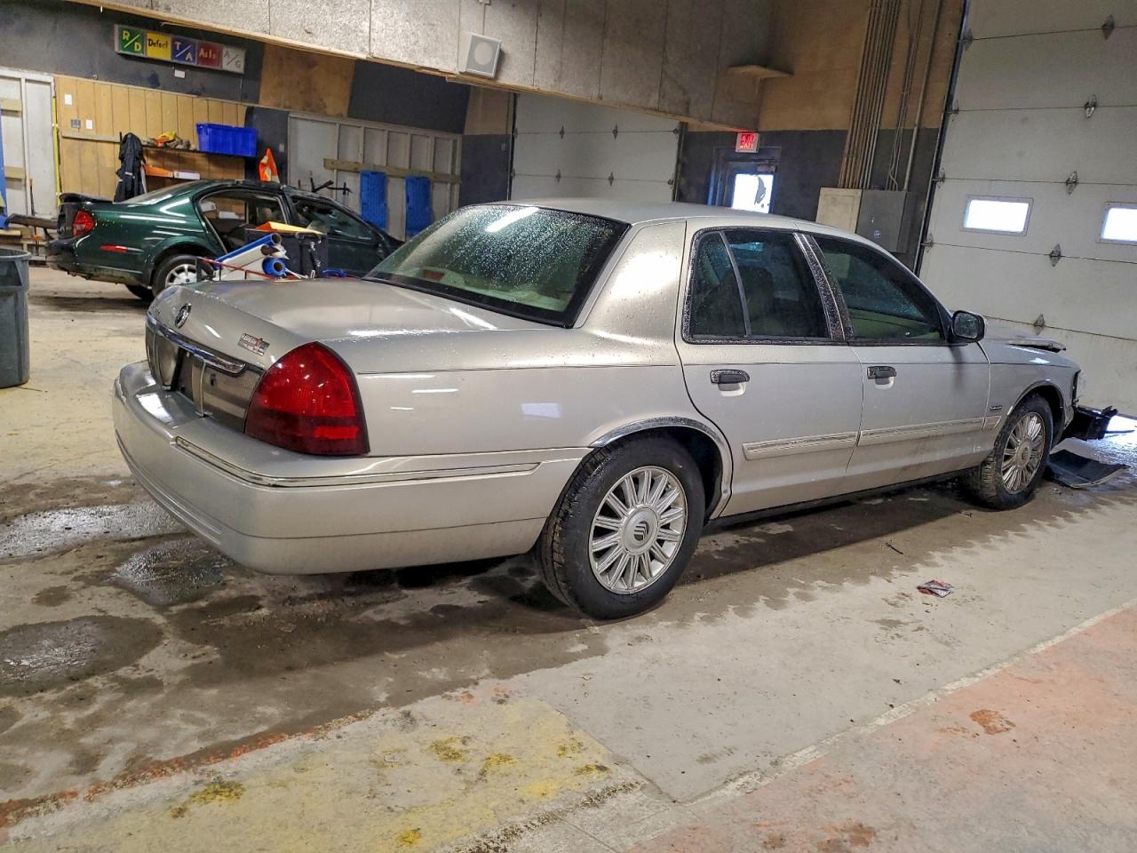 2010 MERCURY GRAND MARQUIS LS photo 3