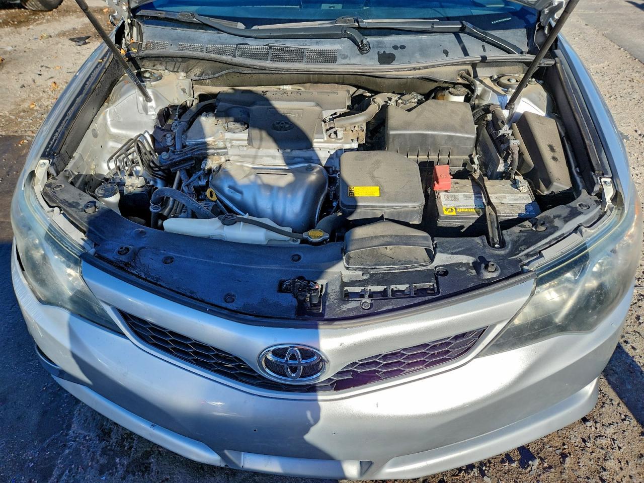 2014 TOYOTA CAMRY L photo 11