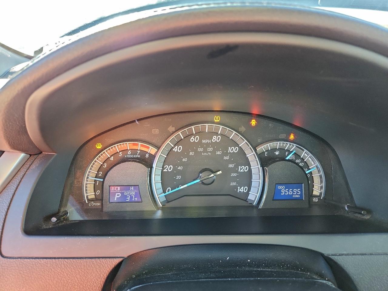 2014 TOYOTA CAMRY L photo 9