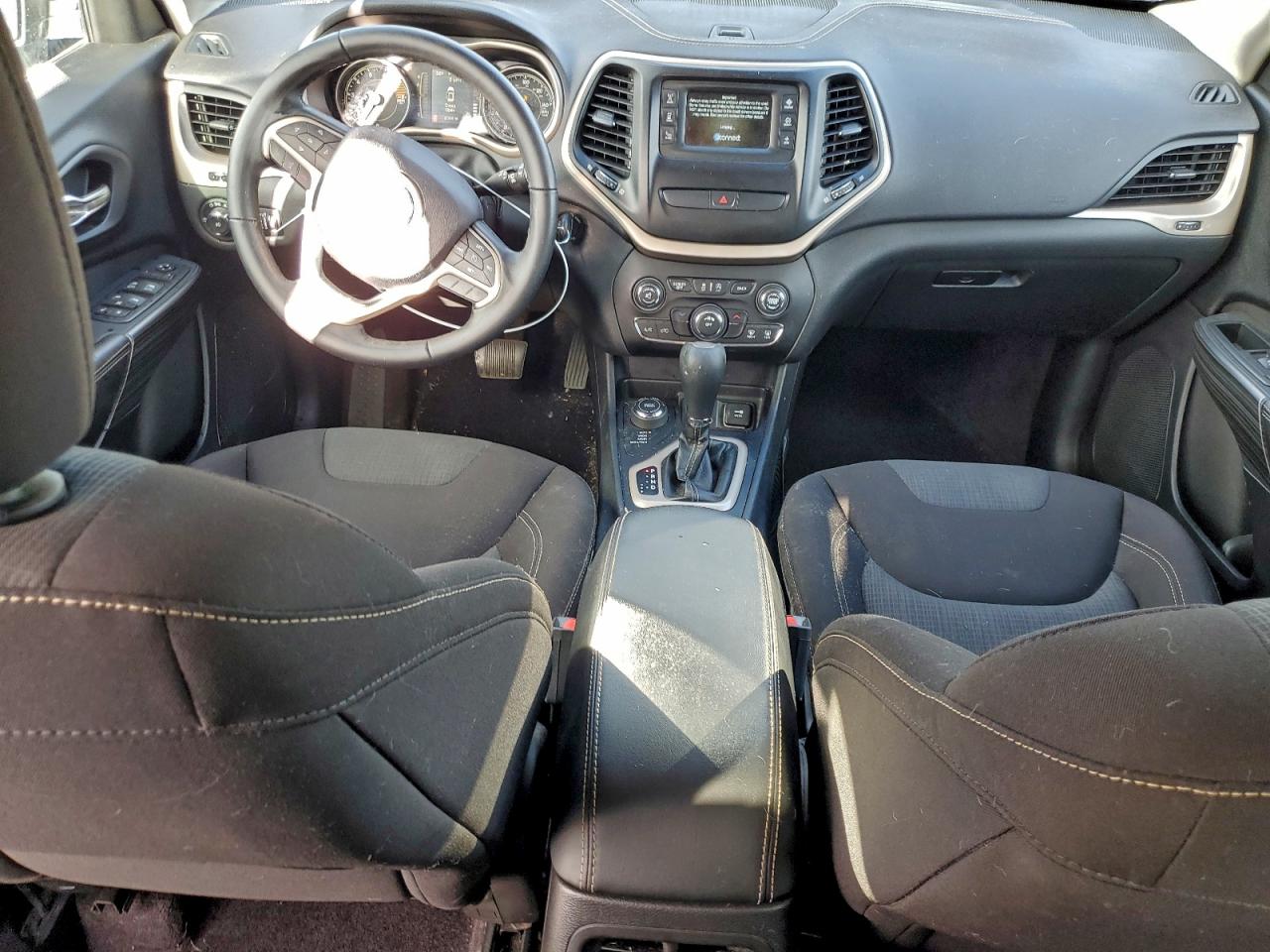 2017 JEEP CHEROKEE LATITUDE photo 8