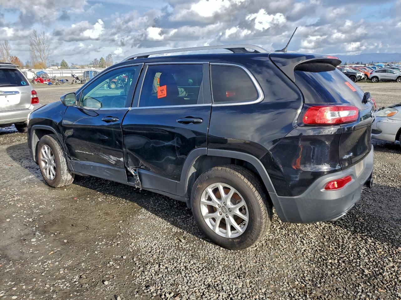 2017 JEEP CHEROKEE LATITUDE photo 2