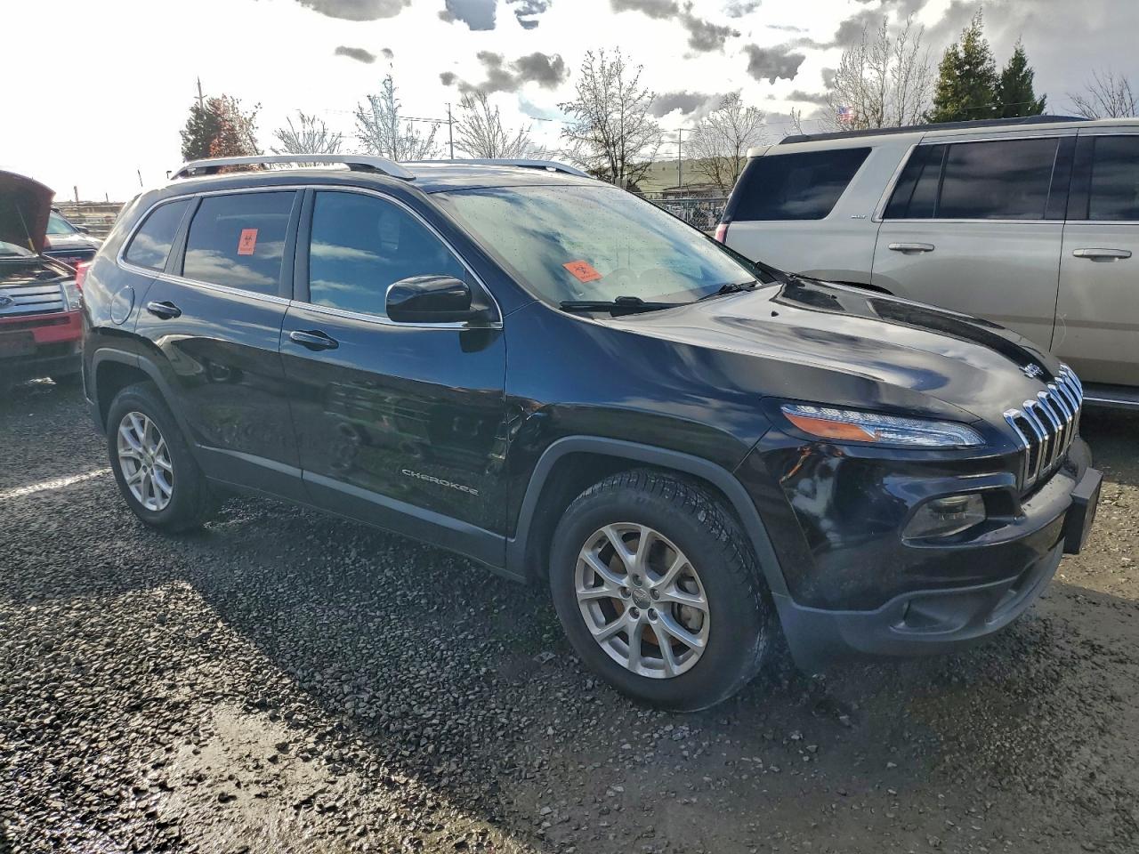 2017 JEEP CHEROKEE LATITUDE photo 4