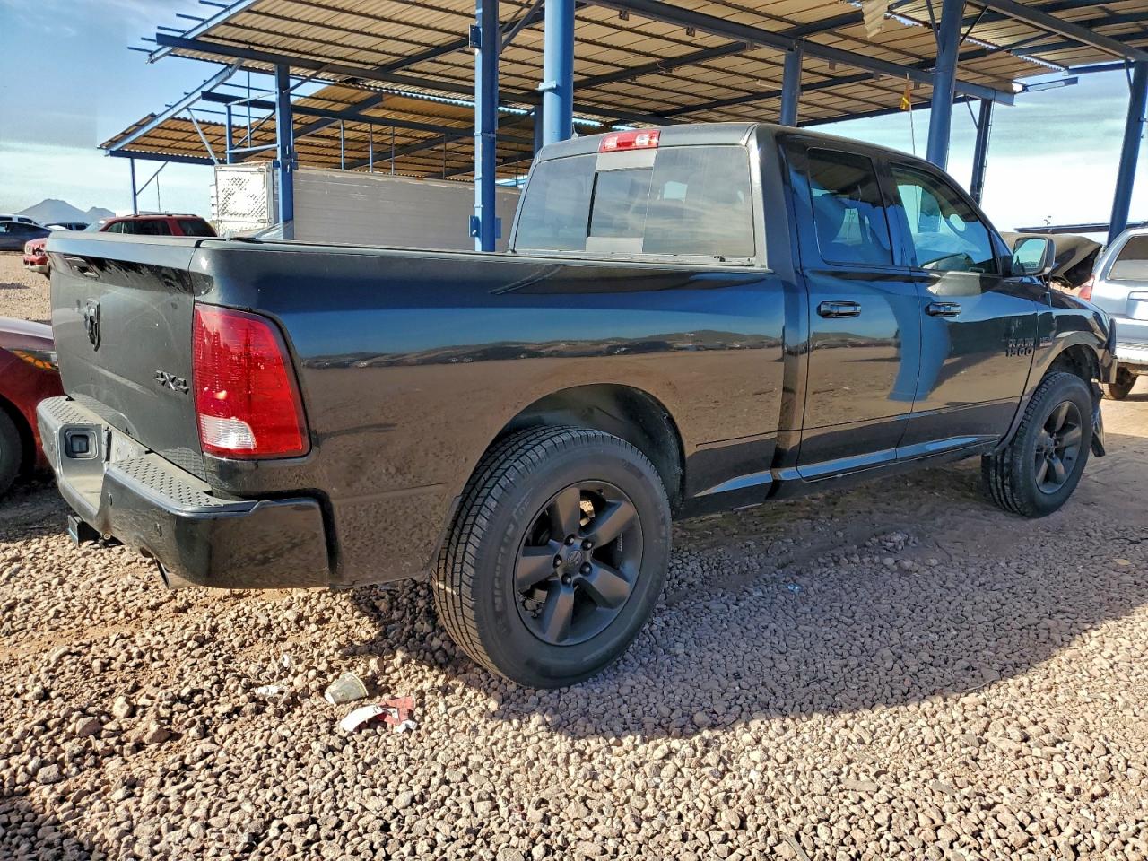 2018 RAM 1500 SLT photo 3