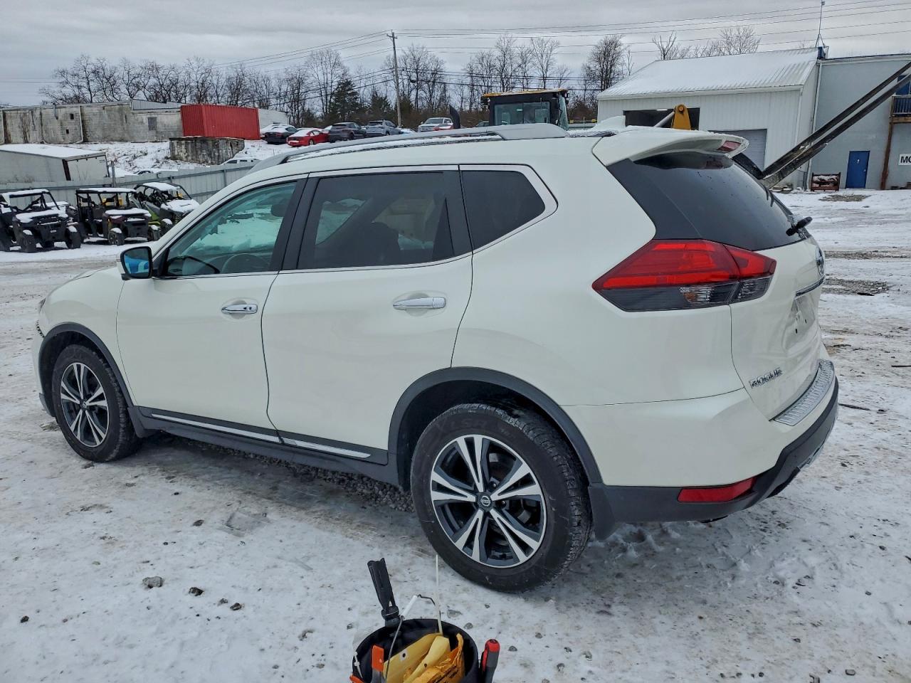 2017 NISSAN ROGUE SV photo 2