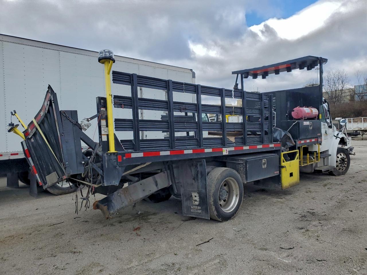2018 FREIGHTLINER BUSINESS CLASS M2 FLATBED TRUCK photo 4