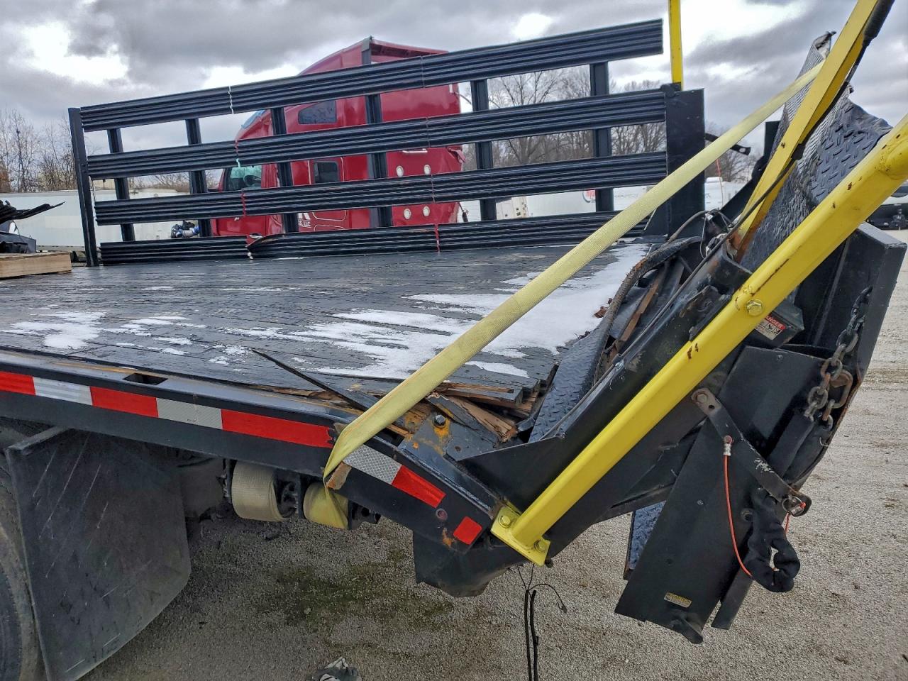 2018 FREIGHTLINER BUSINESS CLASS M2 FLATBED TRUCK photo 9