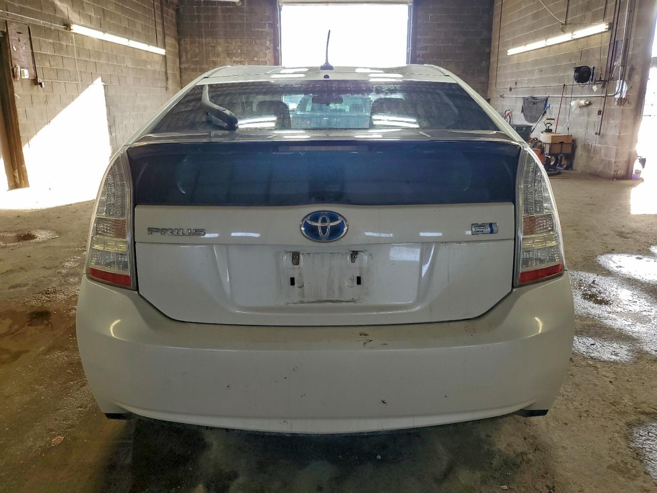 2011 TOYOTA PRIUS photo 6
