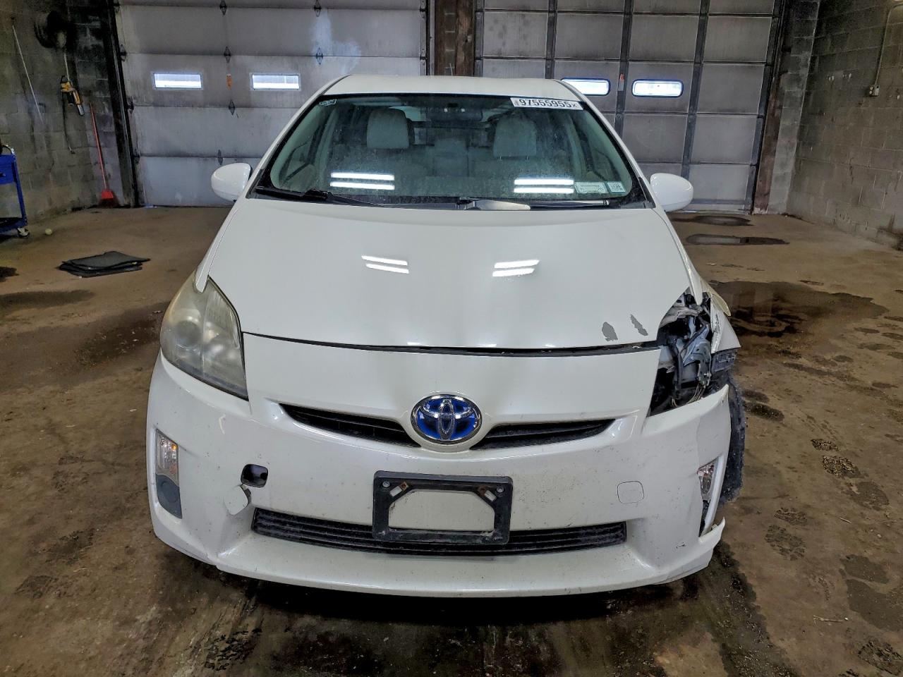 2011 TOYOTA PRIUS photo 5