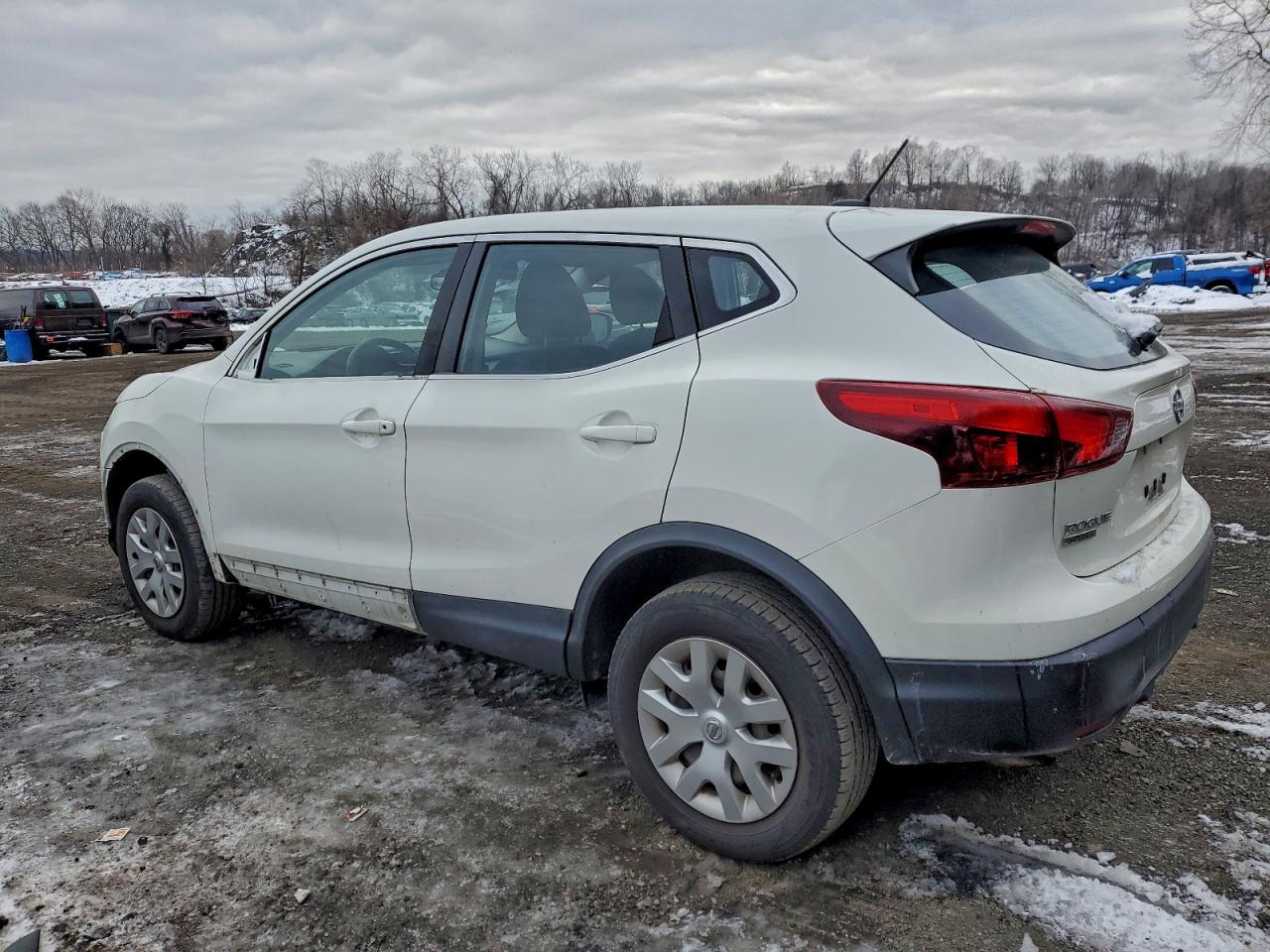 2019 NISSAN ROGUE SPORT S photo 2