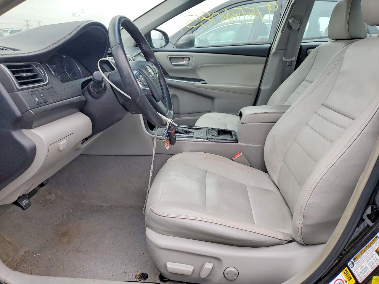 2015 TOYOTA CAMRY HYBRID photo 13
