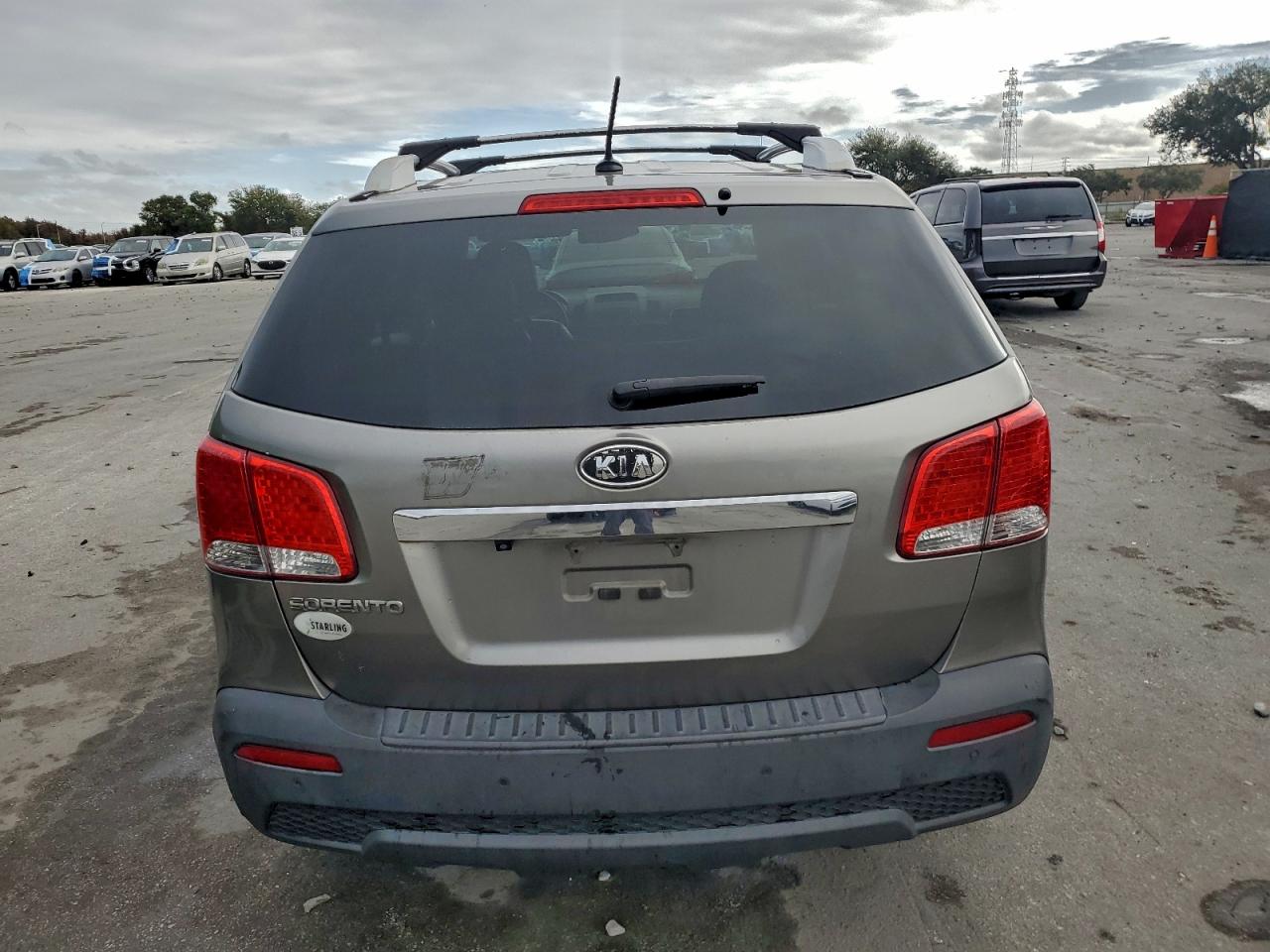 2012 KIA SORENTO BASE photo 11
