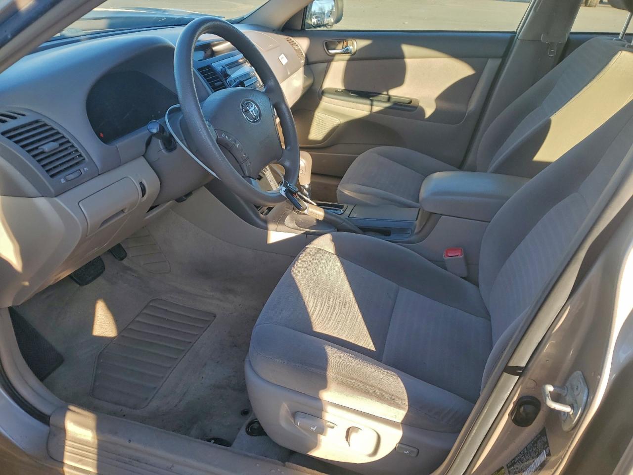 2005 TOYOTA CAMRY LE photo 13