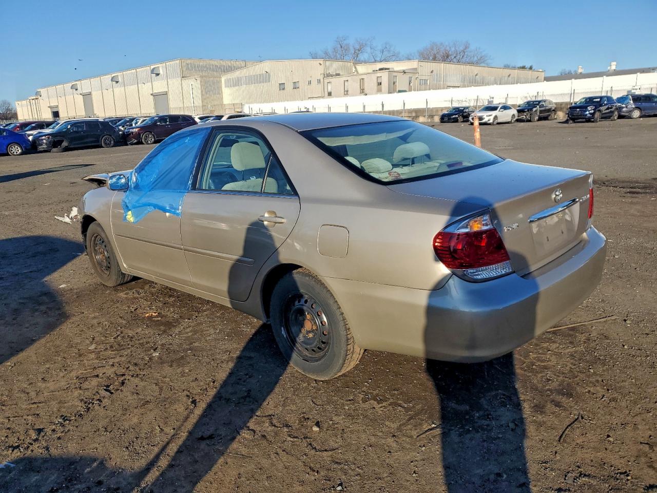 2005 TOYOTA CAMRY LE photo 3