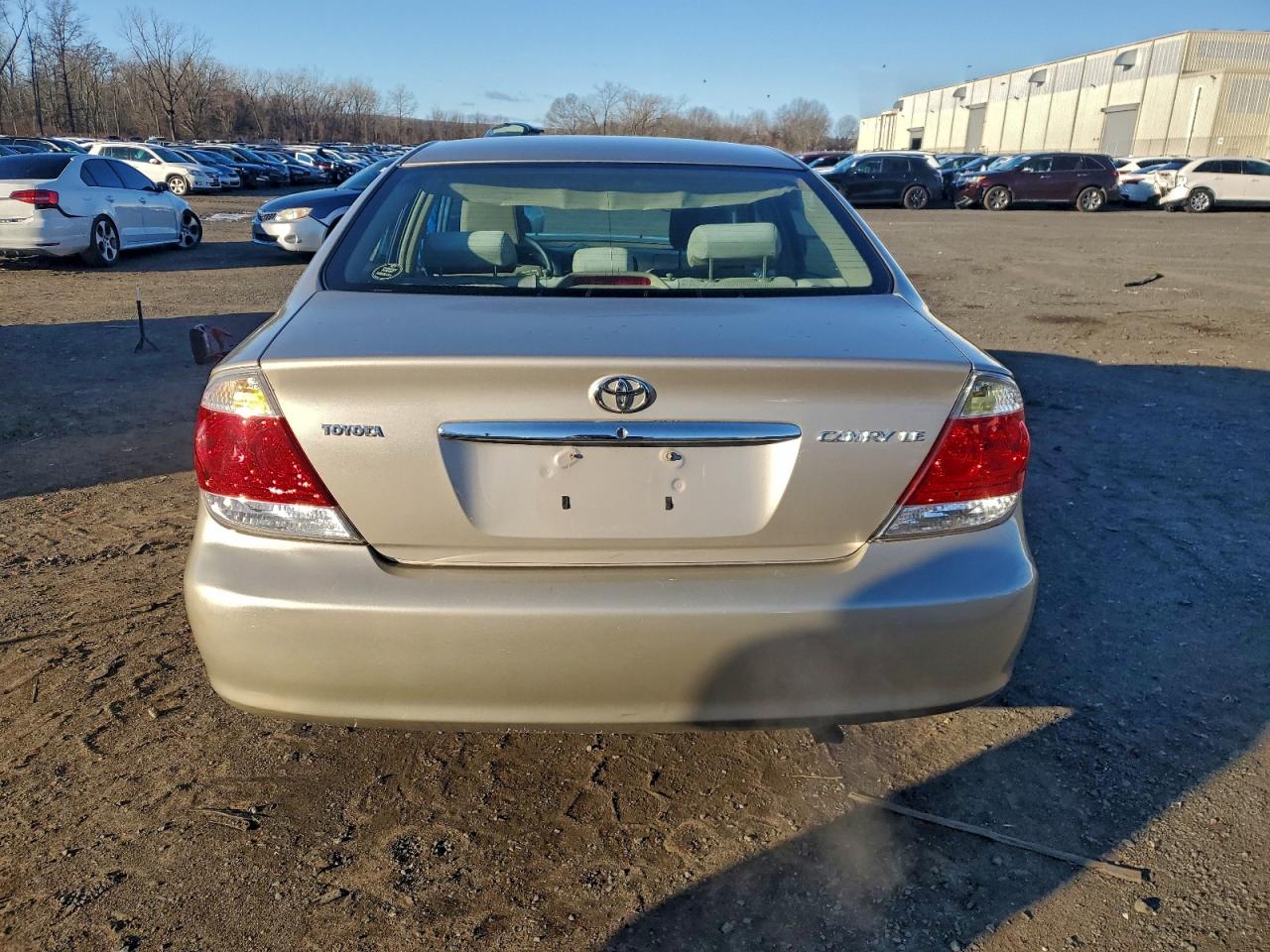 2005 TOYOTA CAMRY LE photo 11