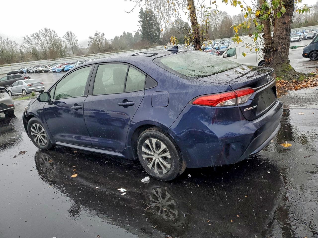 2021 TOYOTA COROLLA LE photo 2