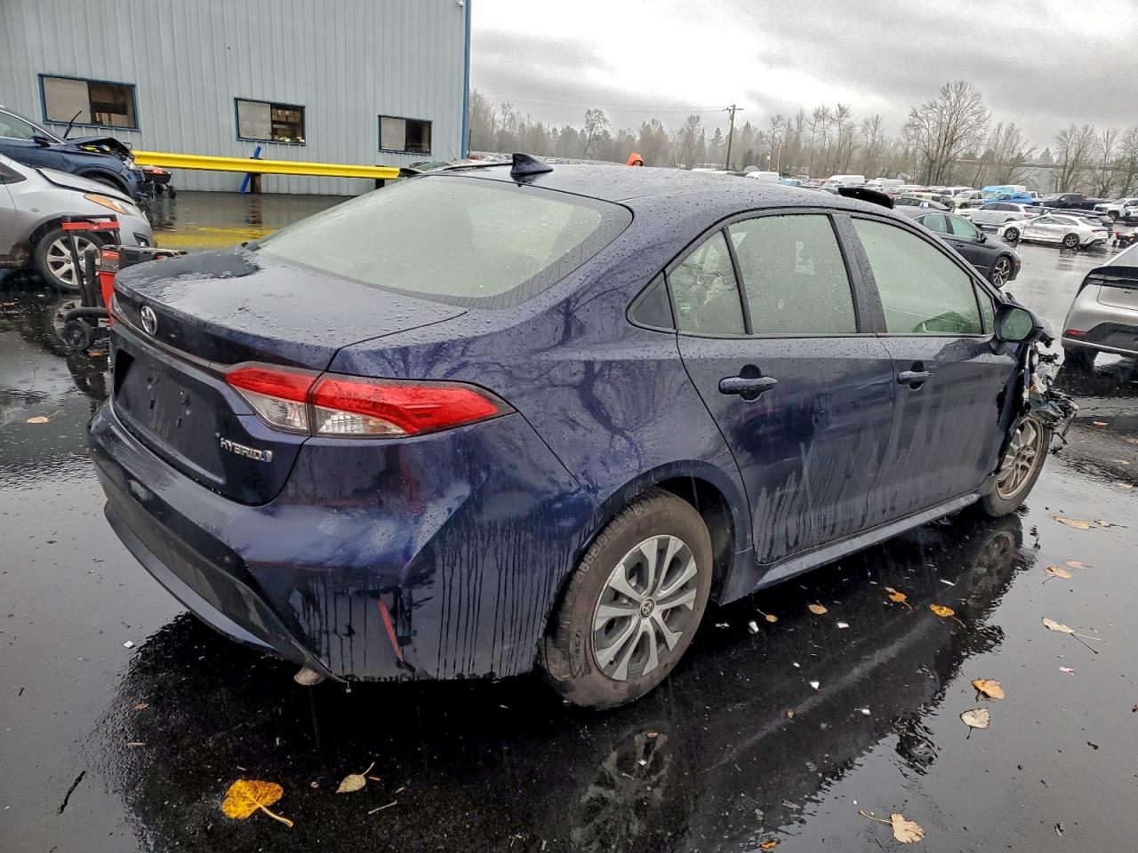 2021 TOYOTA COROLLA LE photo 3
