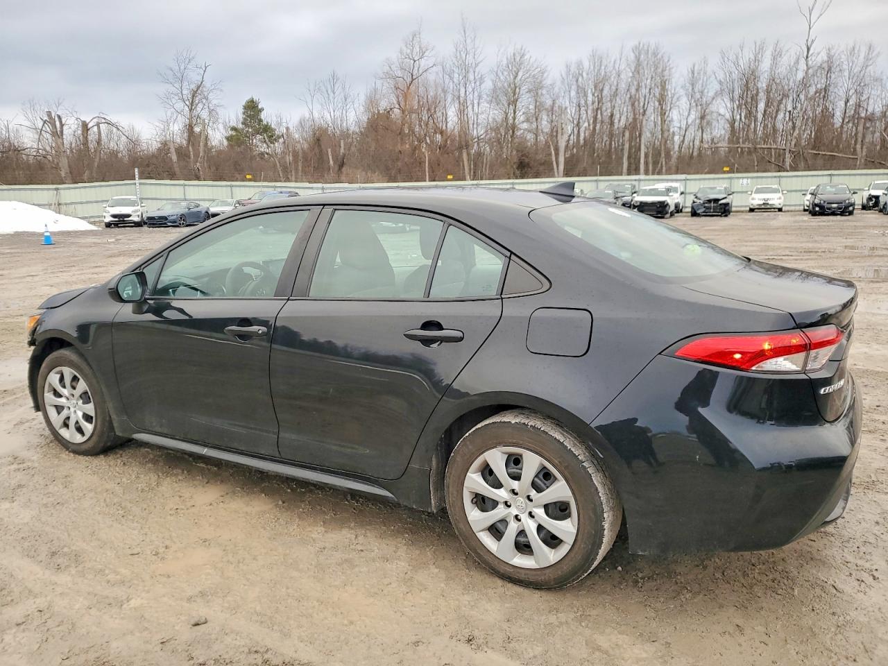 2021 TOYOTA COROLLA LE photo 3