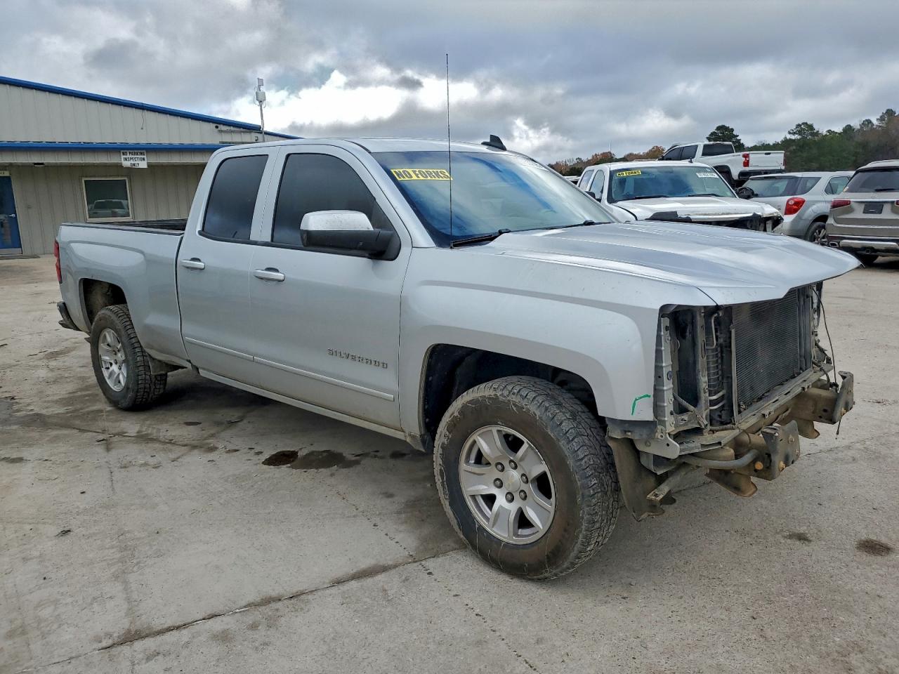 2018 CHEVROLET SILVERADO C1500 LT photo 4
