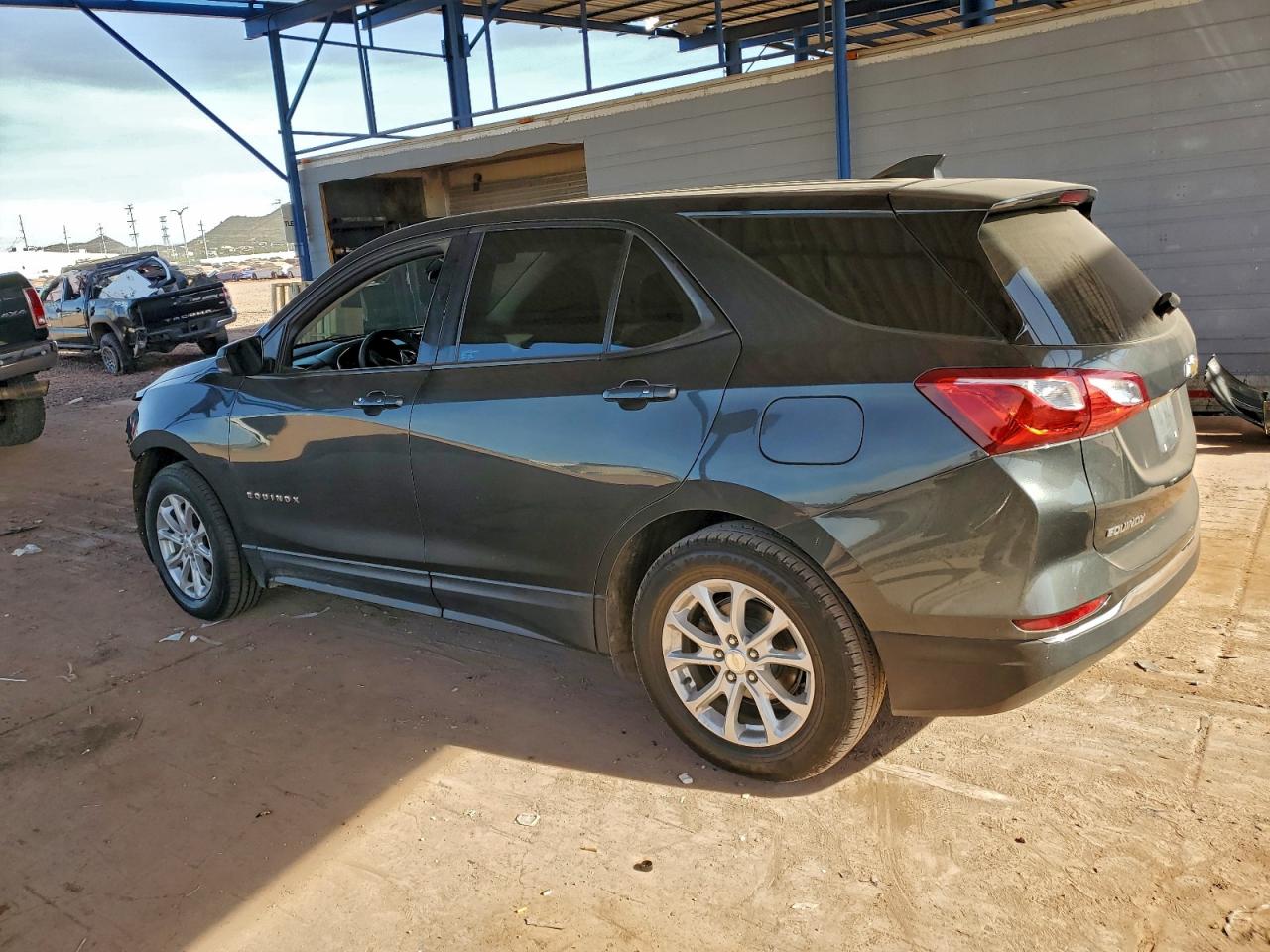 2018 CHEVROLET EQUINOX LS photo 2