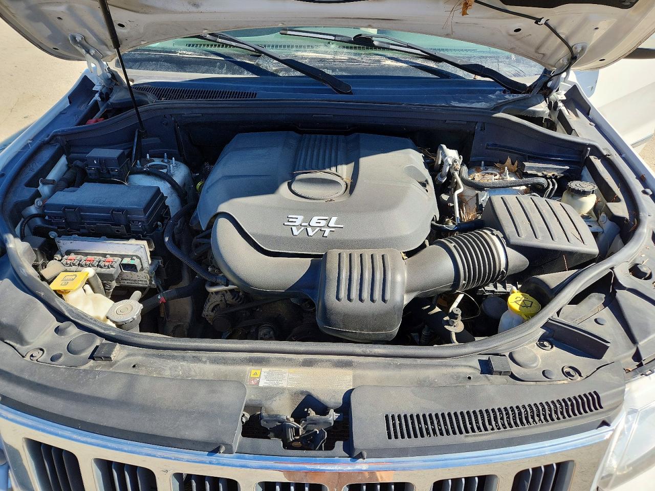 2012 JEEP GRAND CHEROKEE LAREDO photo 23