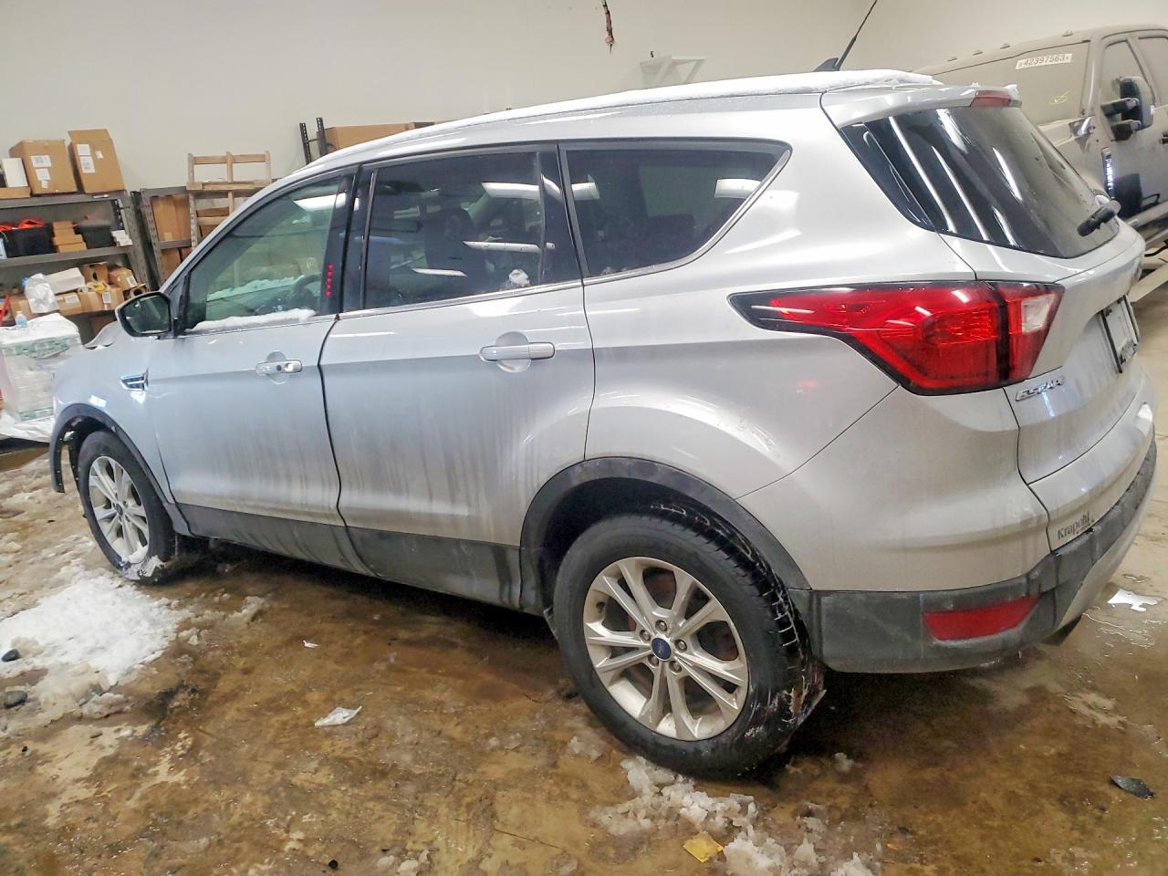 2019 FORD ESCAPE SE photo 2