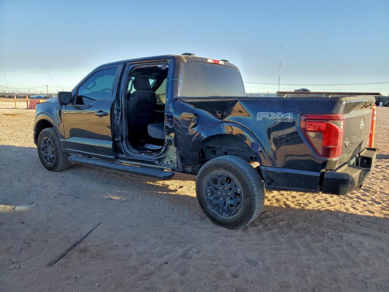 2024 FORD F150 XLT photo 2