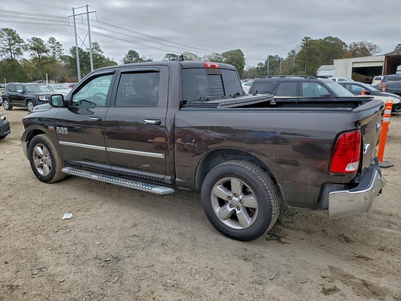 2017 RAM 1500 SLT photo 2