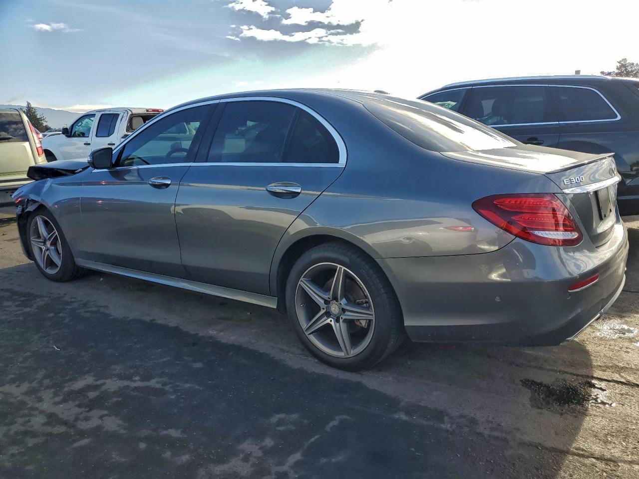 2017 MERCEDES-BENZ E 300 4MATIC photo 2