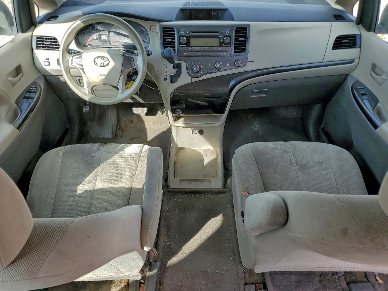 2013 TOYOTA SIENNA photo 8