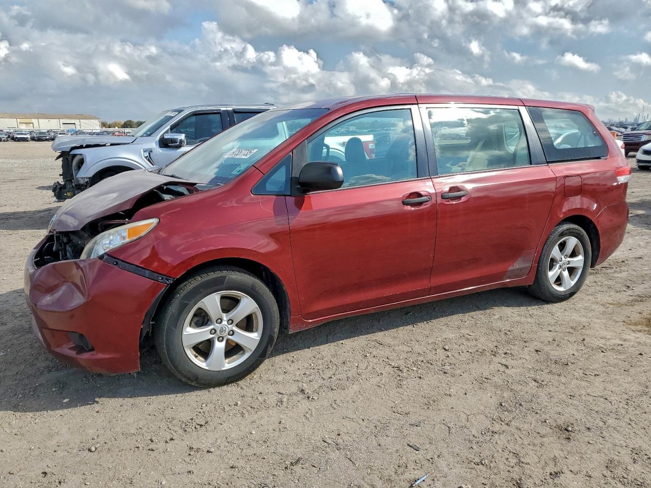 2013 TOYOTA SIENNA