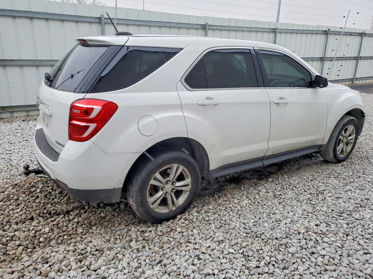2016 CHEVROLET EQUINOX LS photo 3