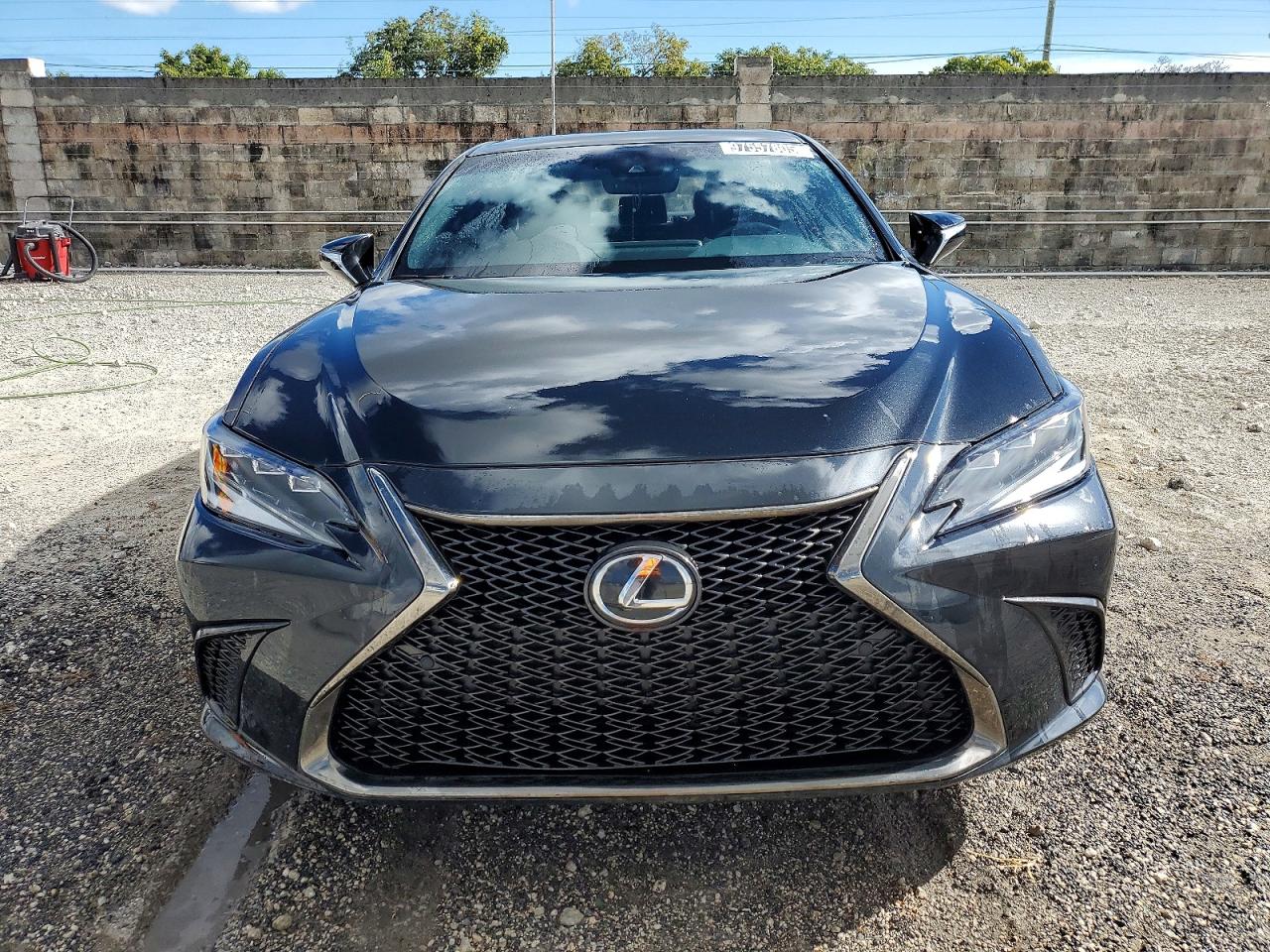 2023 LEXUS ES 300H F SPORT HANDLING photo 5