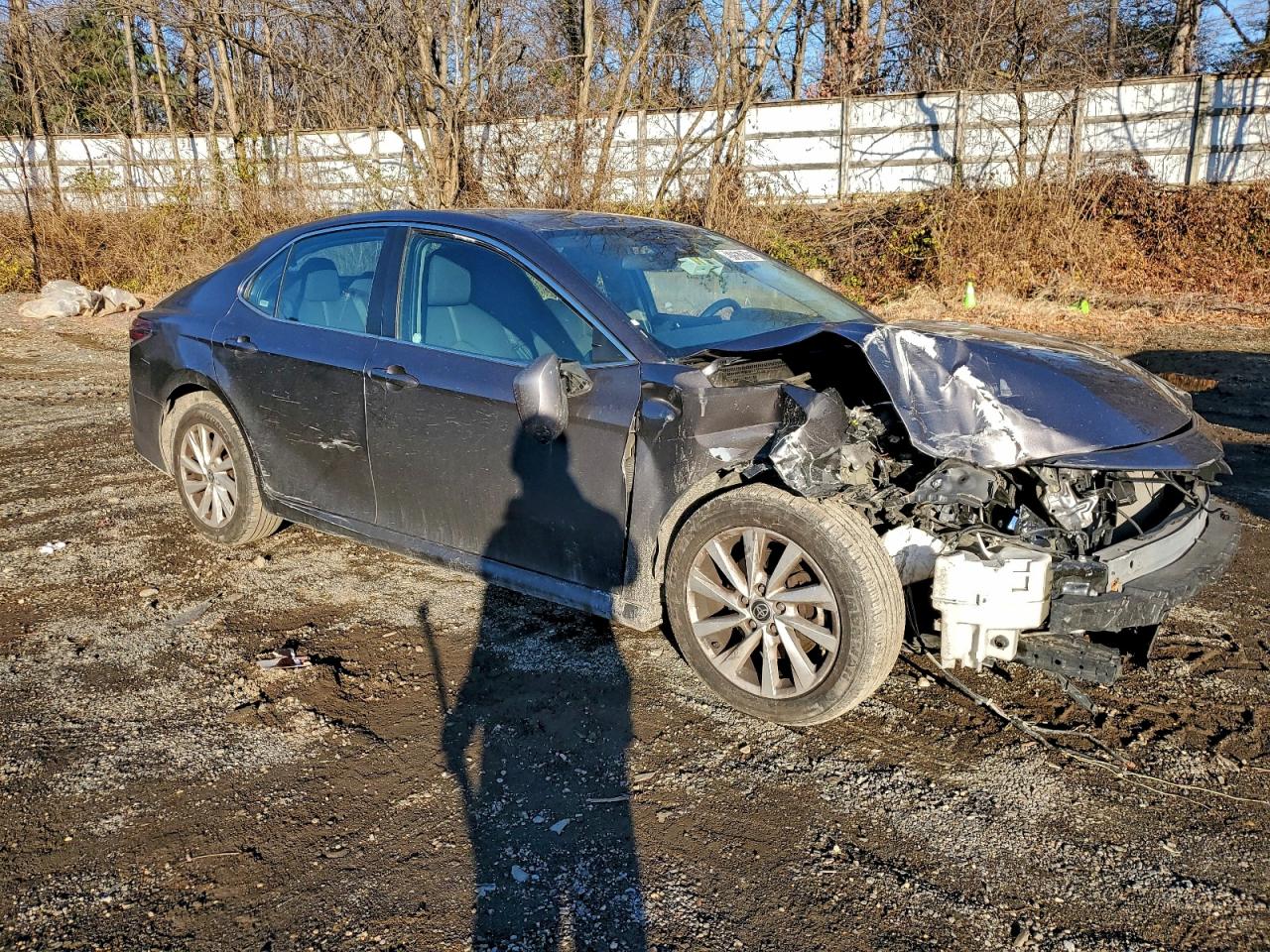 2022 TOYOTA CAMRY LE photo 4