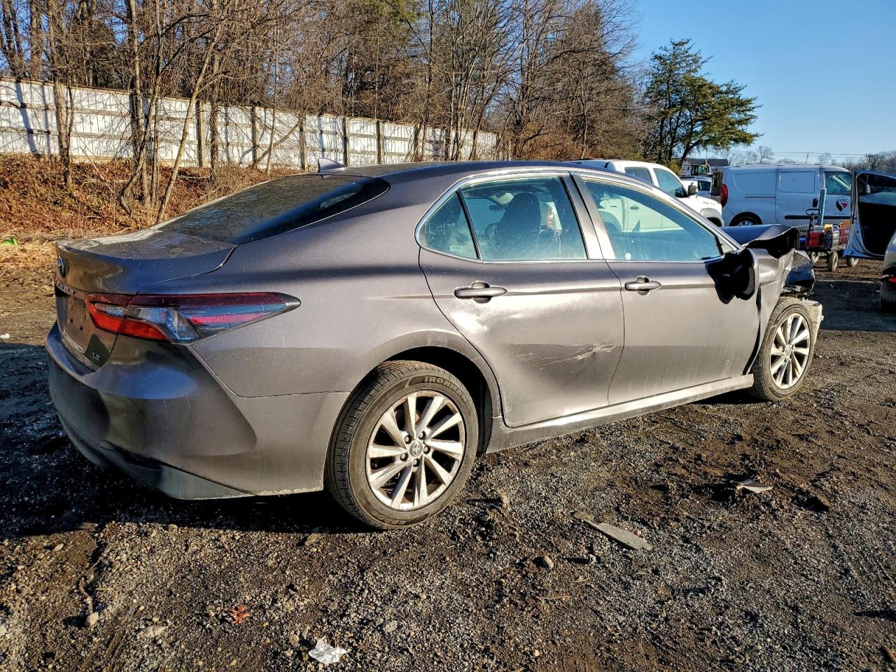 2022 TOYOTA CAMRY LE photo 3